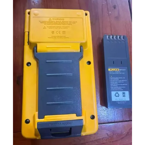 Fluke 741B Fully Featured Recording Calibrator